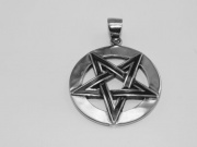 Ocelový amulet. Obrácený pentagram