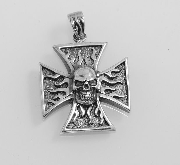 ThajskoSilvermanufacture Stříbrný přívěsek Válečný kříž s lebkou. AGPRIV620389