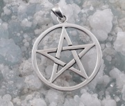 2.Stříbrný přívěsek Pentagram 250213