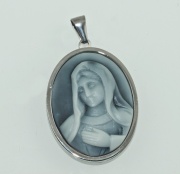 Přívěsek z chirugické oceli Madonna