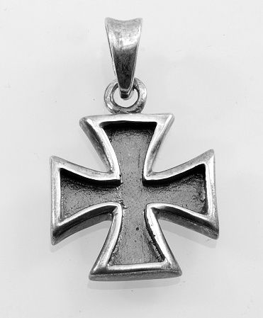 Stříbrný přívěsek válečný kříž 