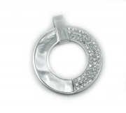 Přívěsek z chirurgické oceli, Perleťový kruh