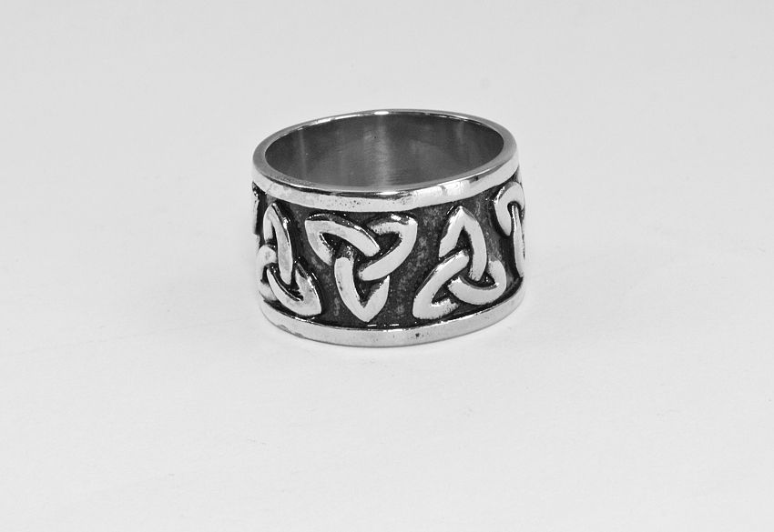 Prsten z chirurgické oceli Triquerta