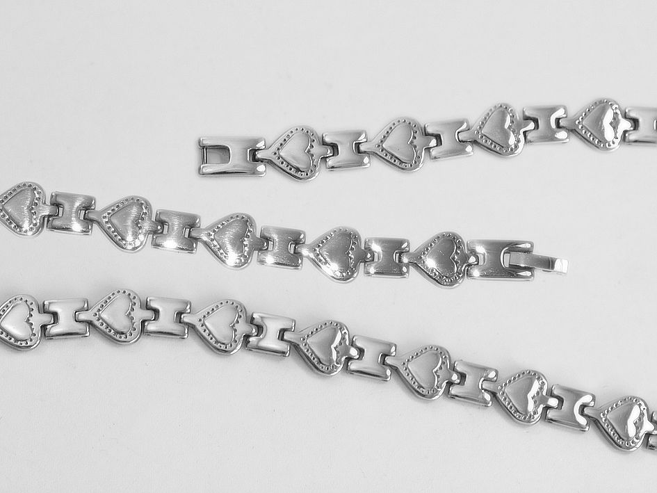 Náramek z chirurgické oceli Srdíčka 08012
