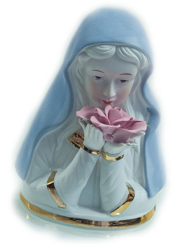 1. Keramická soška Panna Marie s Růží