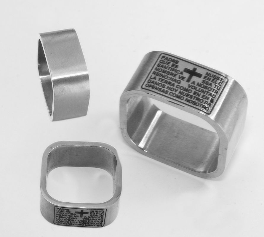Hranaty kroužkový prsten z chirurgické oceli 210037010