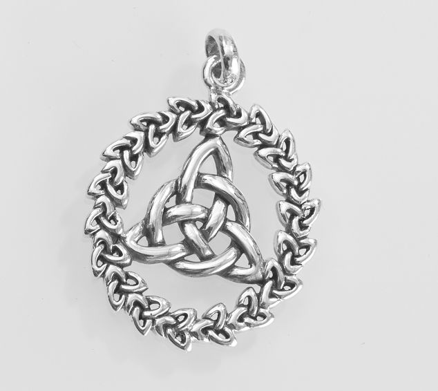 Stříbrný přívěsek Charmed s Triquertou