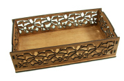 4. Dřevěná vyřezávaná krabička na kapesníky