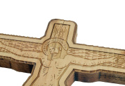 3. 1. Nástěnná dřevěná dekorace, Kříž s Ježíšem