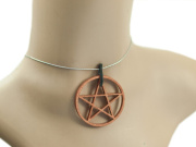 2. Dřevěný přívěsek Pentagram