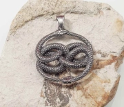 Přívěsek z ušlechtilé oceli Auryn nebo také Quroboros River Šperky Přívěsek z ušlechtilé oceli Auryn nebo také Quroboros River Šperky