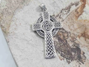 2. Stříbrný přívěsek Keltský kříž