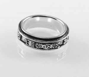 Stříbrný prsten Smech