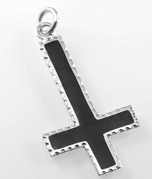 Stříbrný přívěsek Obrácený kříž 2