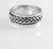 Stříbrný prsten Pletenec